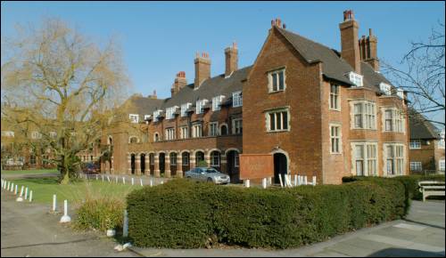 Meadway Court d